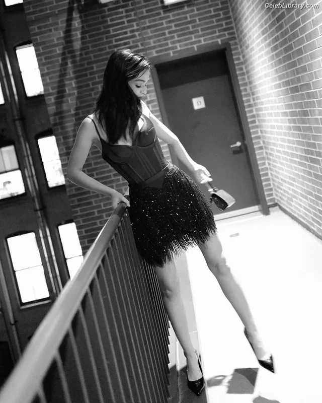 Rachel Zegler photo 13 of 2189