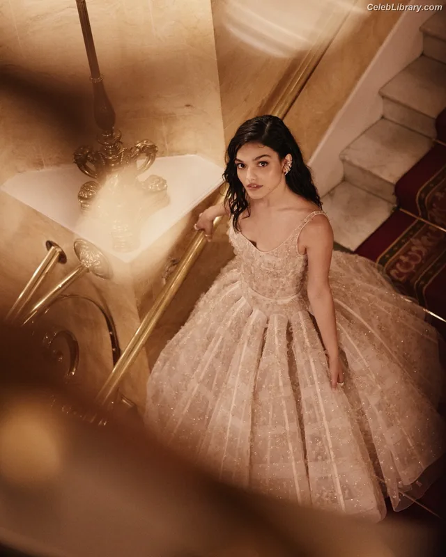 Rachel Zegler photo 8 of 2189