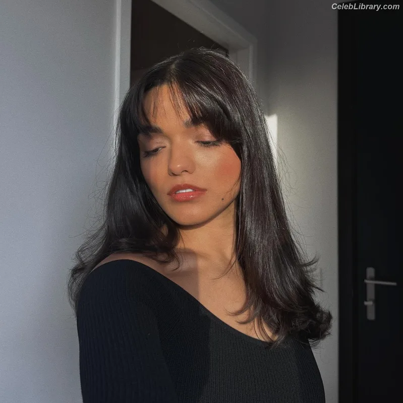 Rachel Zegler photo 5 of 2189