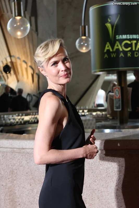 Radha Mitchell photo 22 of 42