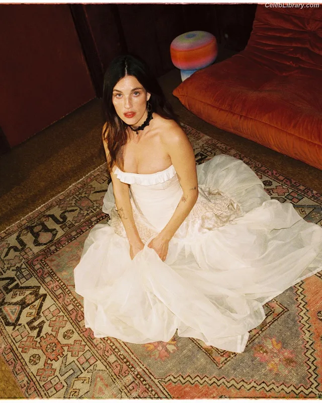 Rainey Qualley photo 9 of 142