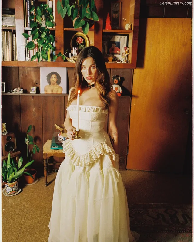 Rainey Qualley photo 12 of 142