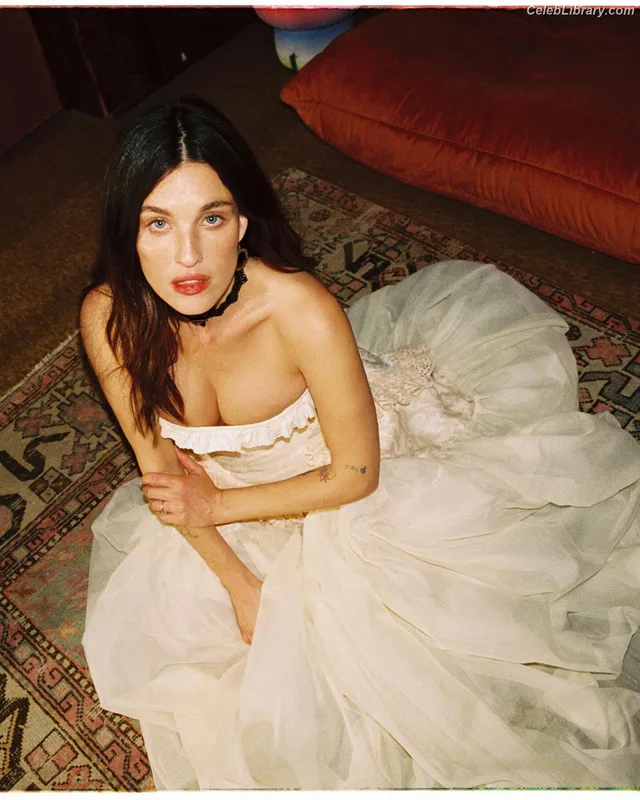 Rainey Qualley photo 13 of 142