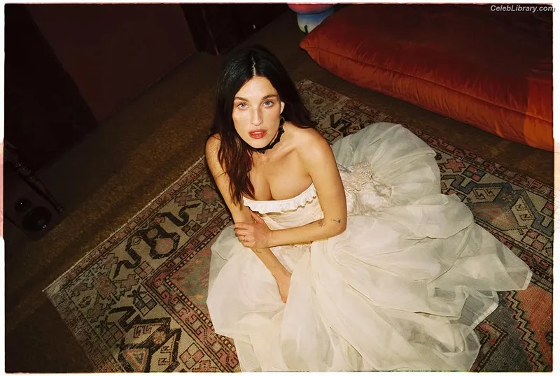 Rainey Qualley photo 15 of 142