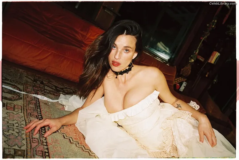 Rainey Qualley photo 16 of 142