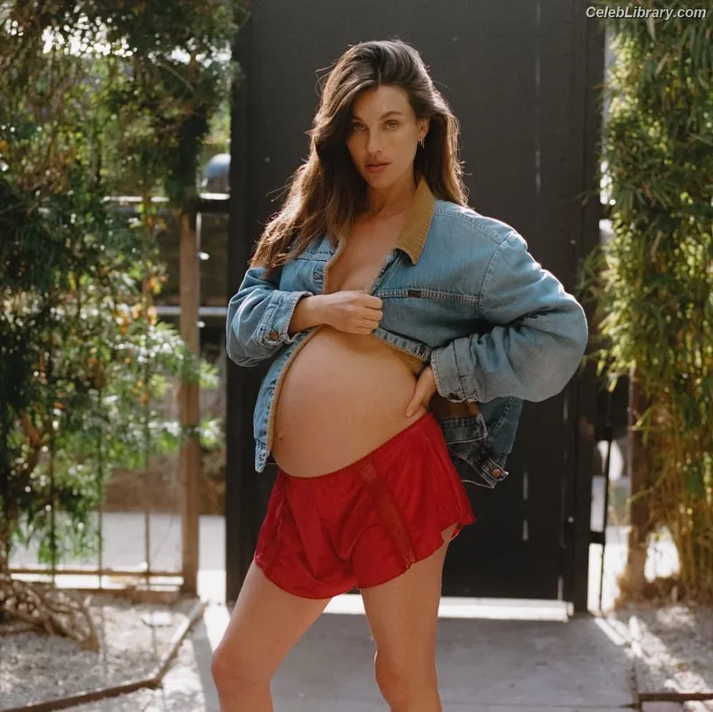 Rainey Qualley photo 22 of 142