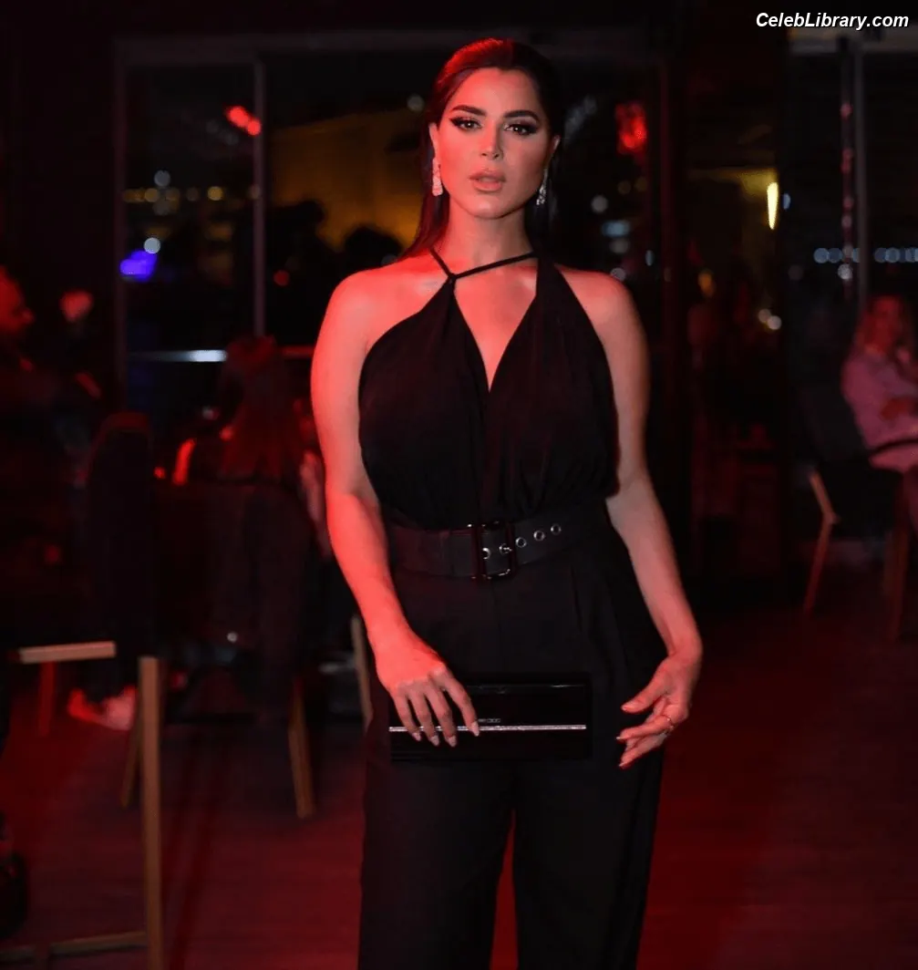 Rania Mansour photo 14 of 82