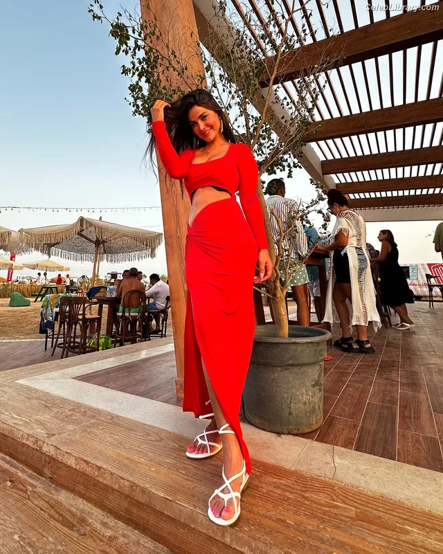 Rania Mansour photo 4 of 83