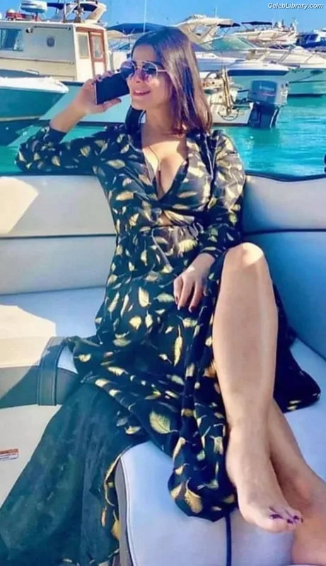 Rania Mansour photo 4 of 83