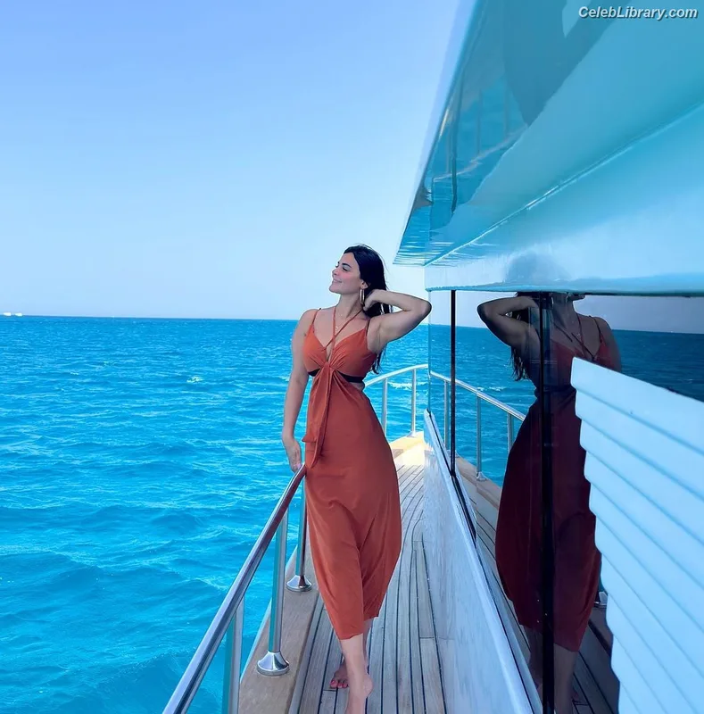 Rania Mansour photo 6 of 83