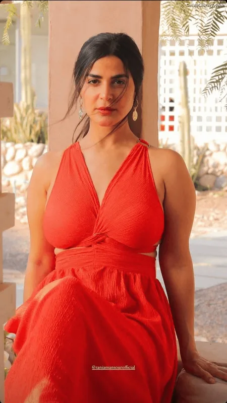 Rania Mansour photo 11 of 83