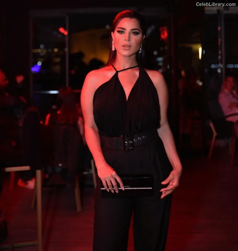 Rania Mansour photo 14 of 83
