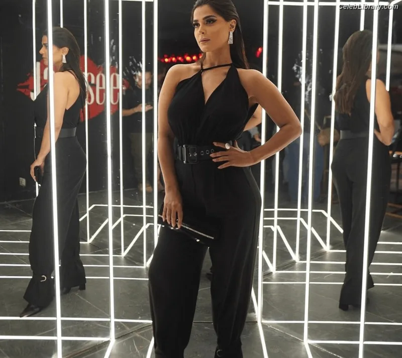 Rania Mansour photo 20 of 83