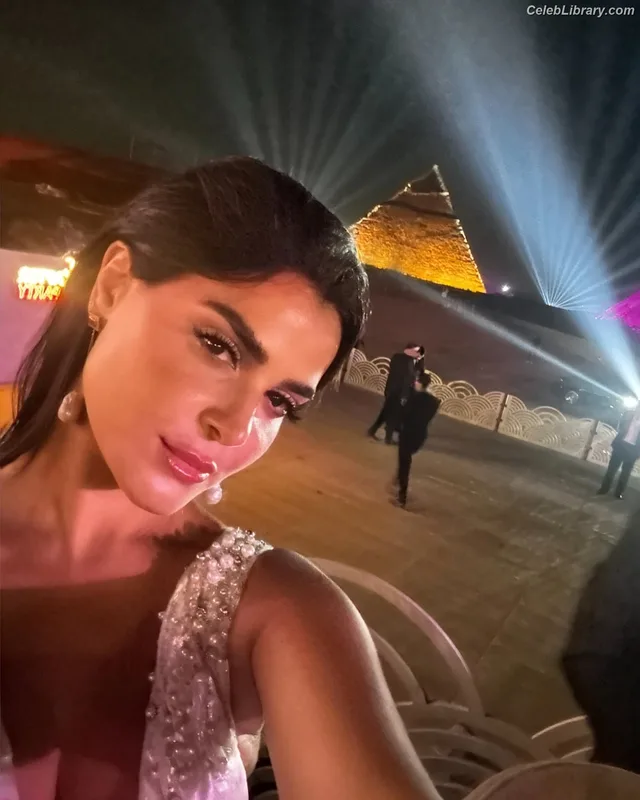 Rania Mansour photo 4 of 83