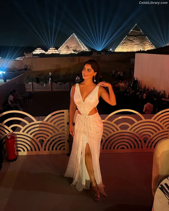 Rania Mansour photo 8 of 83