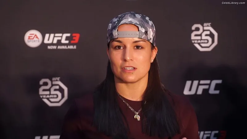 Raquel Pennington photo 11 of 27