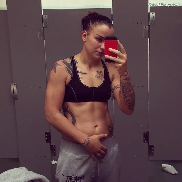 Raquel Pennington photo 14 of 27