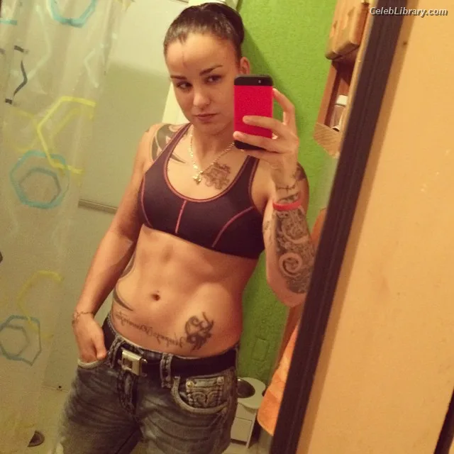 Raquel Pennington photo 15 of 27