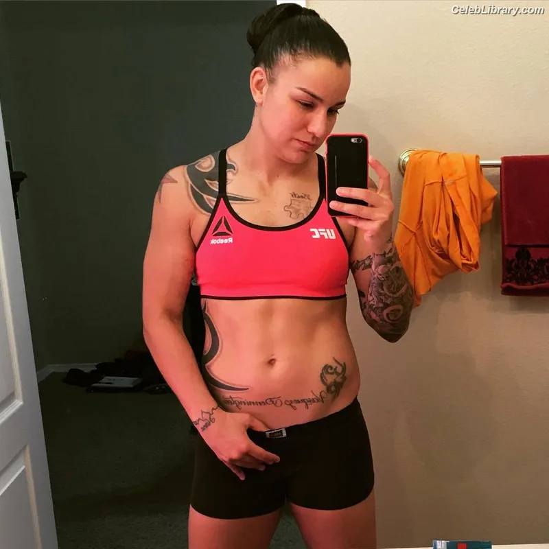Raquel Pennington photo 18 of 27