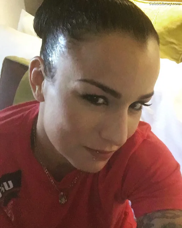 Raquel Pennington photo 23 of 27