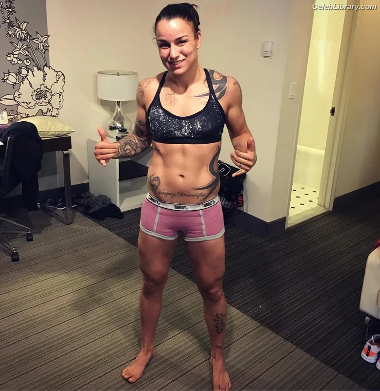 Raquel Pennington photo 24 of 27