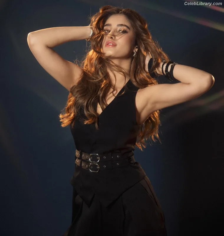 Rasha Thadani photo 9 of 90