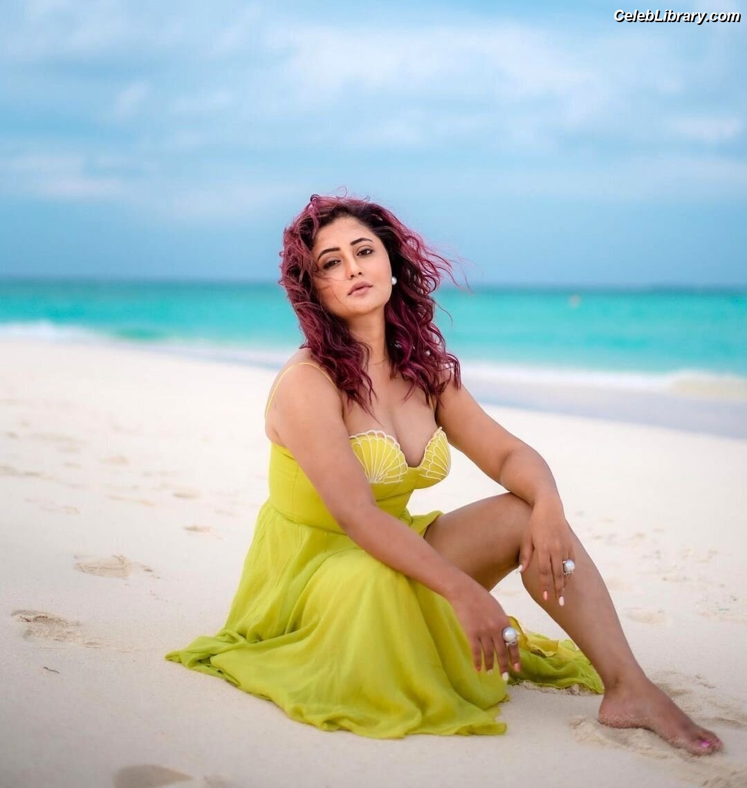 Rashami Desai photo 2 of 101