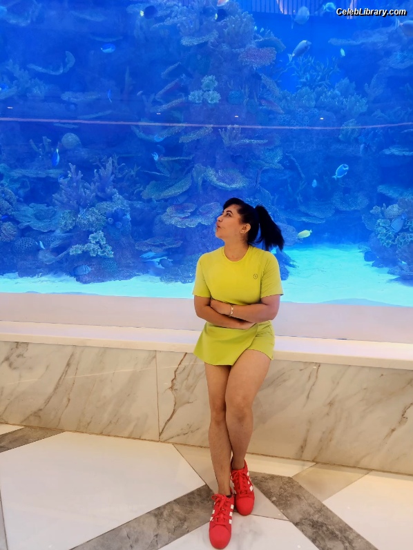Rashami Desai photo 18 of 101