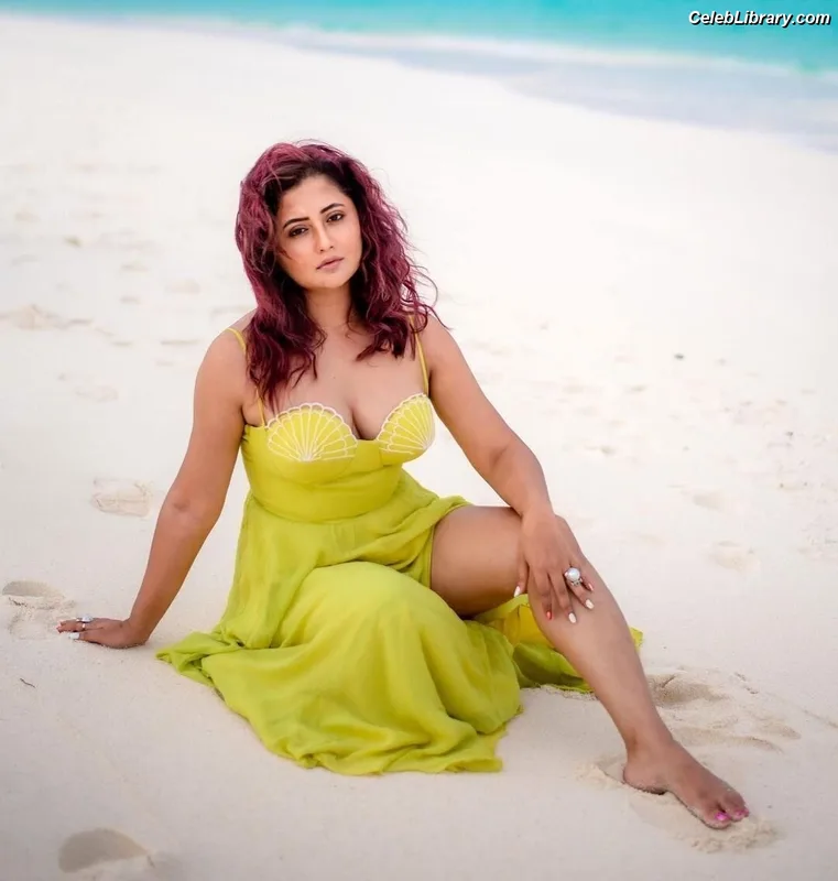 Rashami Desai photo 10 of 101