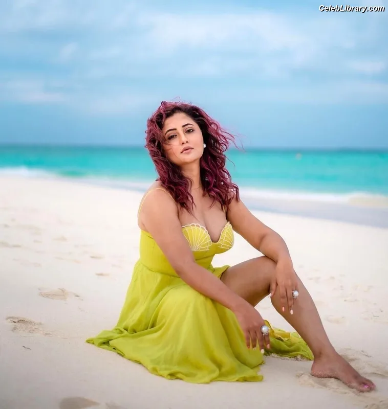 Rashami Desai photo 19 of 101