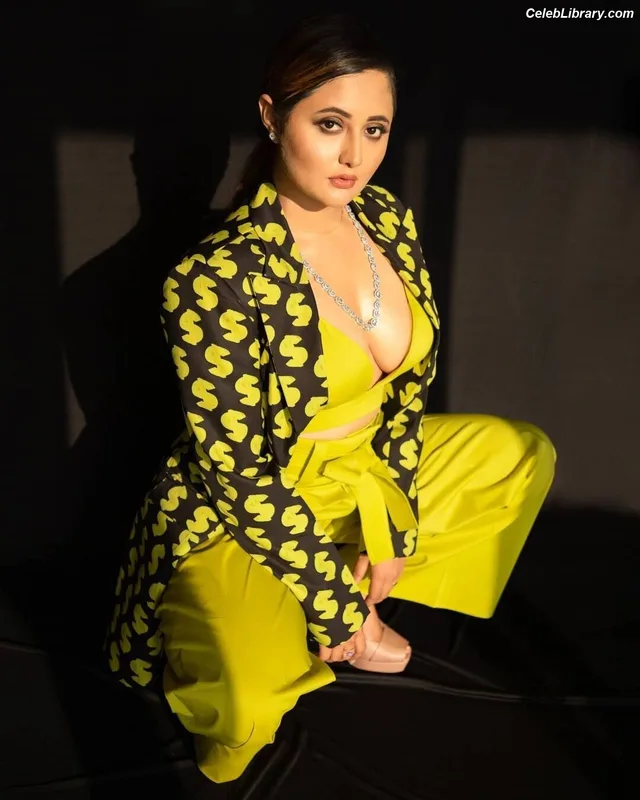 Rashami Desai photo 5 of 101