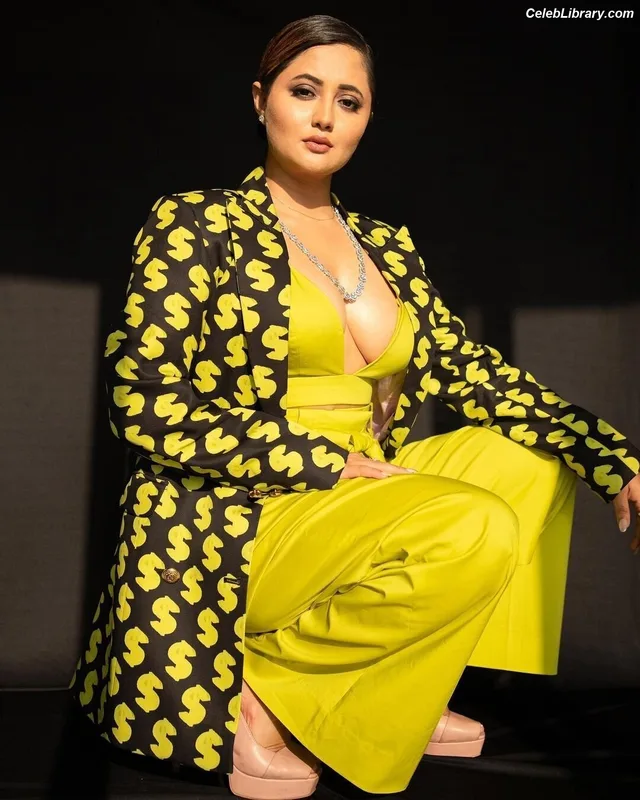 Rashami Desai photo 18 of 101