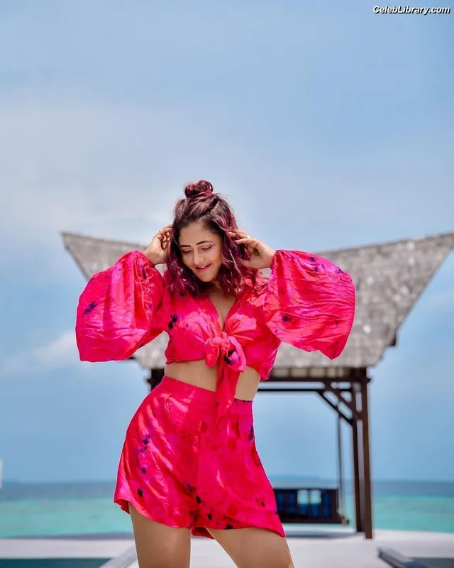 Rashami Desai photo 8 of 101