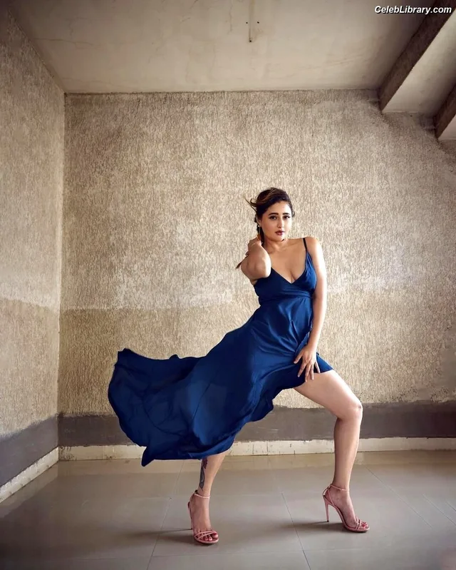 Rashami Desai photo 24 of 101