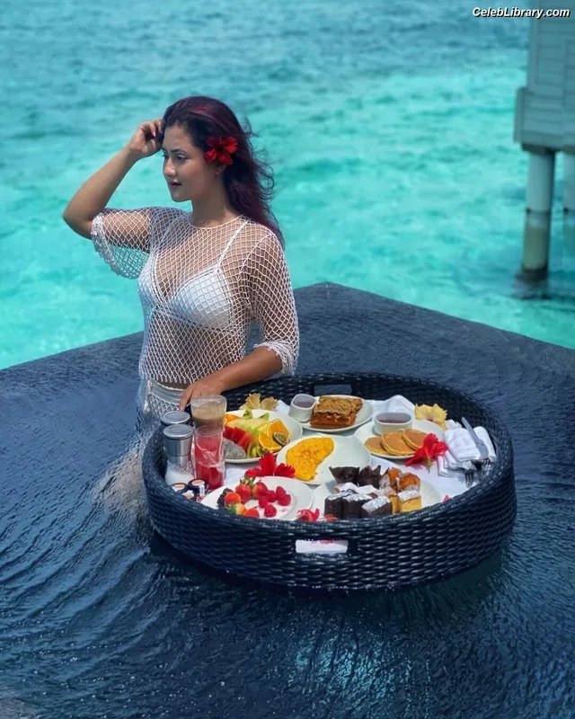 Rashami Desai photo 19 of 101
