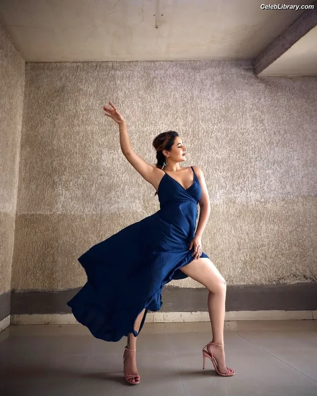 Rashami Desai photo 20 of 101