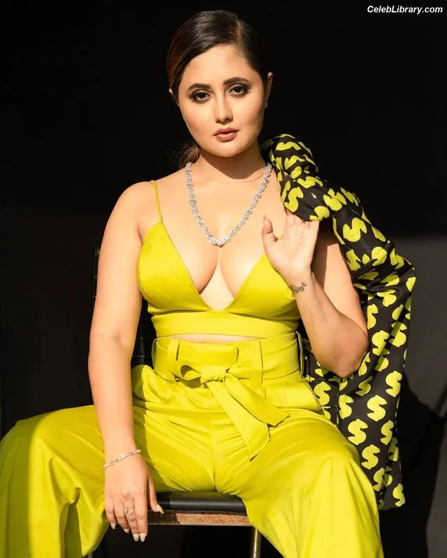 Rashami Desai photo 1 of 101