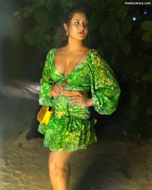 Rashami Desai photo 2 of 101
