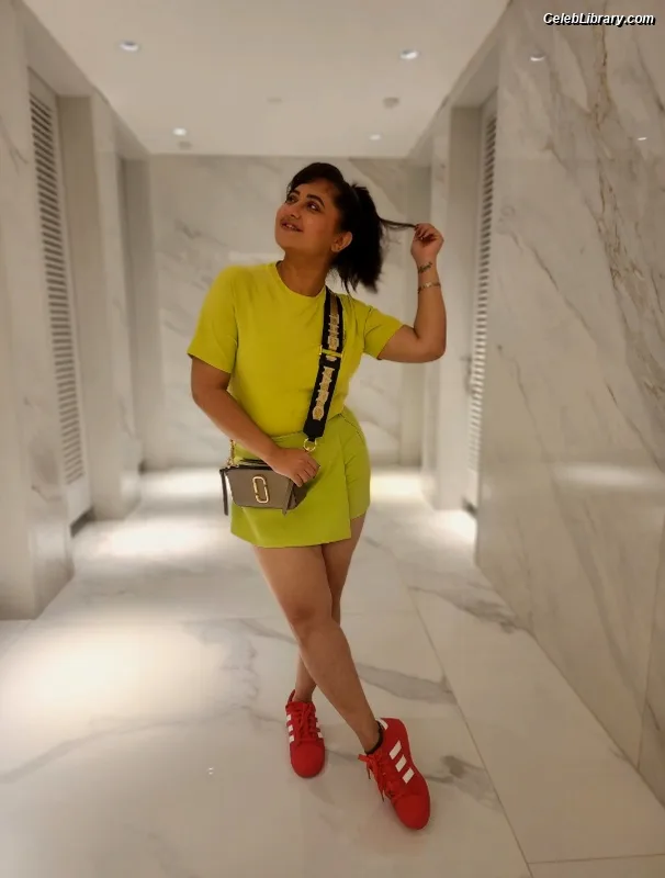 Rashami Desai photo 1 of 101