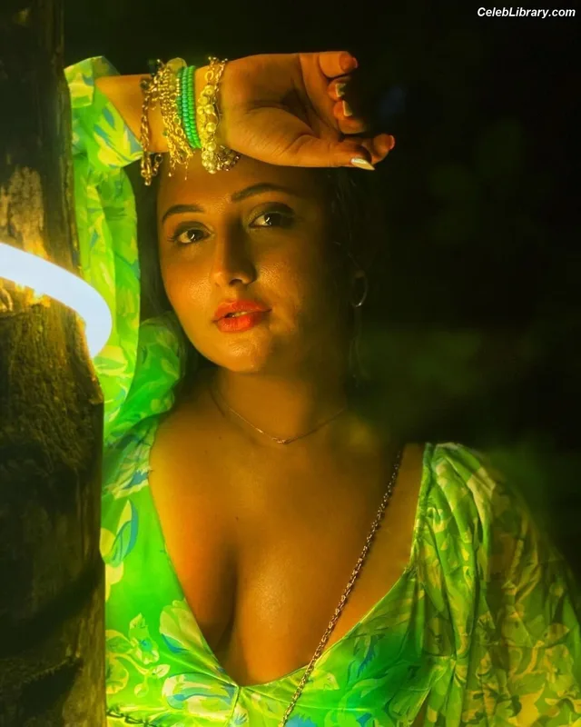 Rashami Desai photo 15 of 101