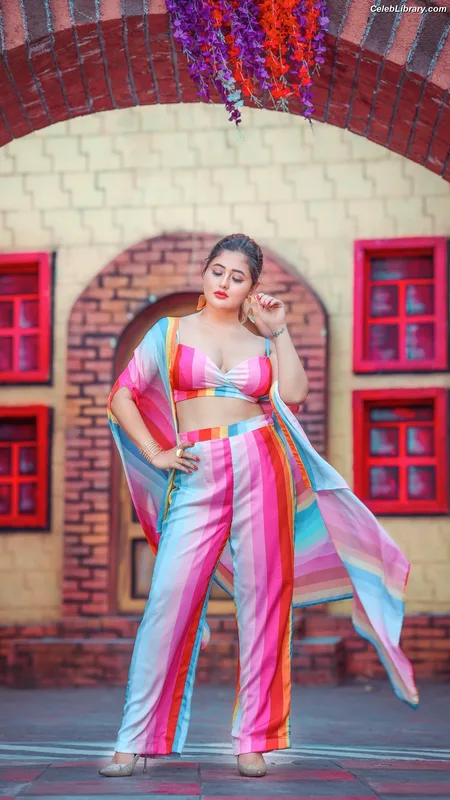 Rashami Desai photo 17 of 101