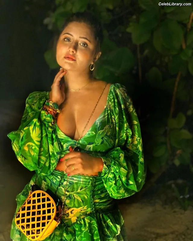 Rashami Desai photo 6 of 101