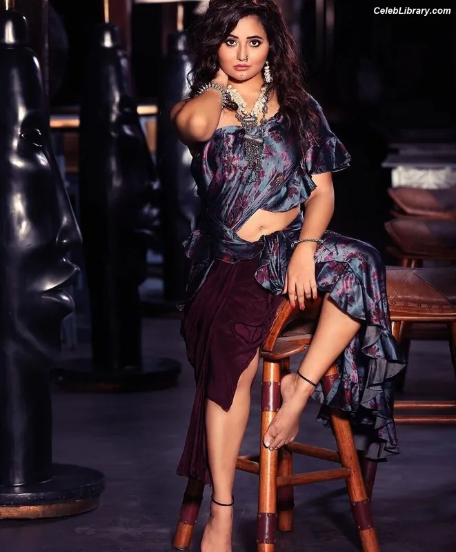 Rashami Desai photo 8 of 101