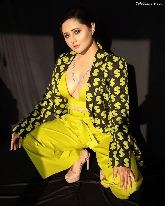 Rashami Desai photo 10 of 101