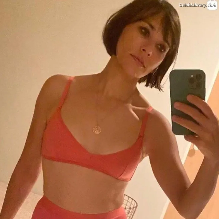 Rashida Jones photo 15 of 98