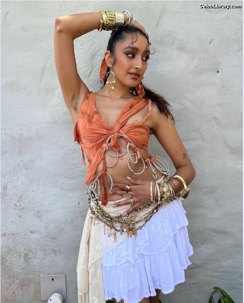 Raveena photo 24 of 104