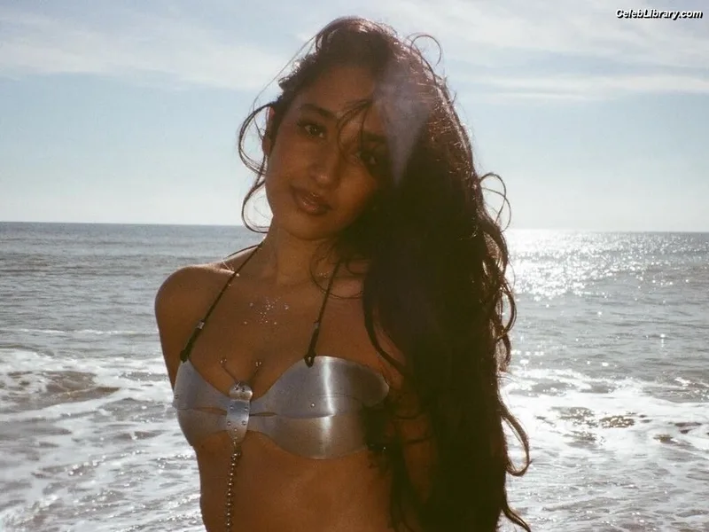 Raveena photo 5 of 104