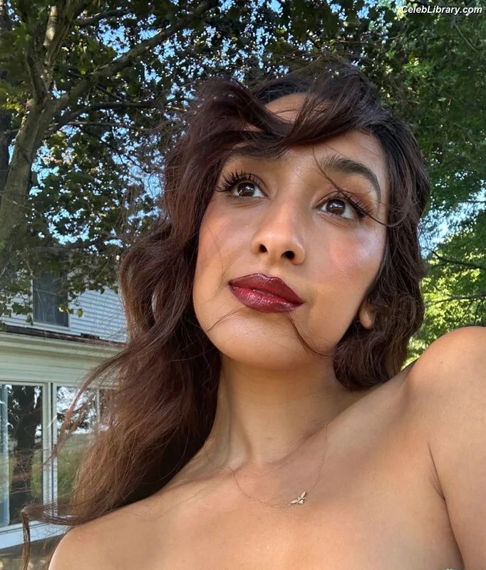 Raveena photo 1 of 104
