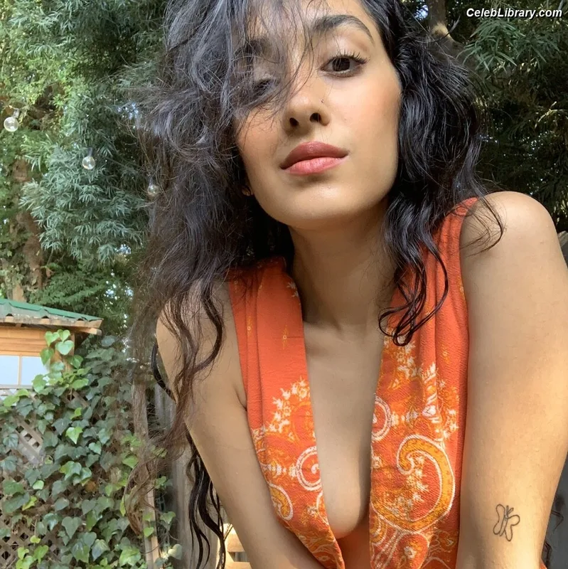 Raveena photo 16 of 104