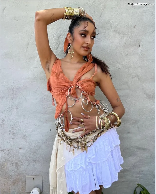 Raveena photo 5 of 104
